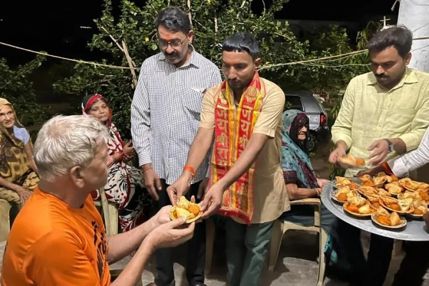 अनूठी पहल : युवा समाजसेवी ने वृद्धजनों के बीच मनाया जन्मदिन
