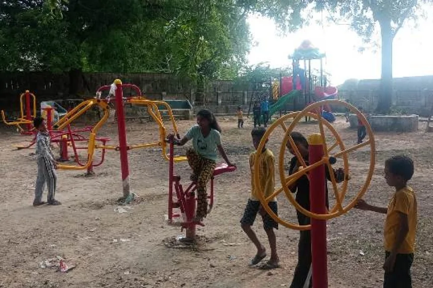 क्षेत्र पंचायत ने कराया पार्क का सुंदरीकरण, बच्चों के लिए लगे खेल उपकरण