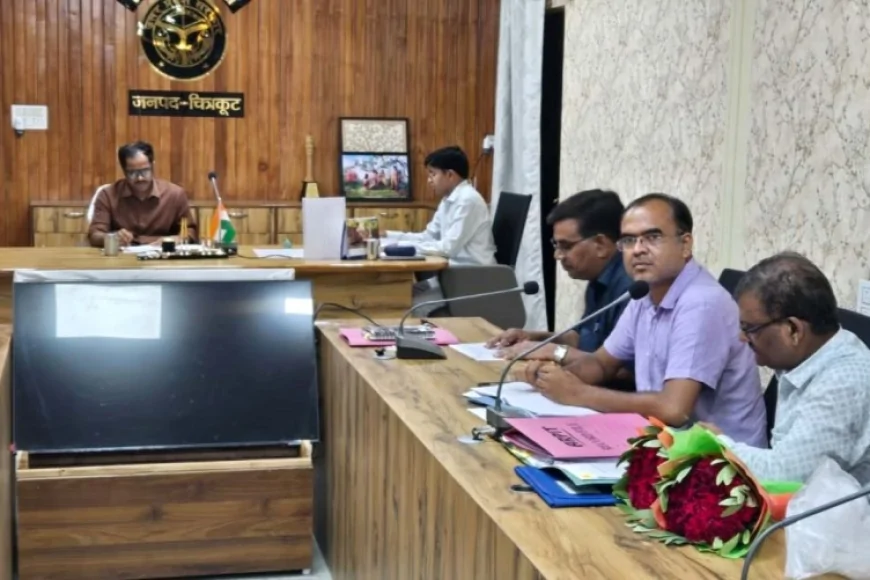 सहकारी समितियों को ग्रामीण अर्थव्यवस्था का बनाया जाए सशक्त केन्द्र : डीएम