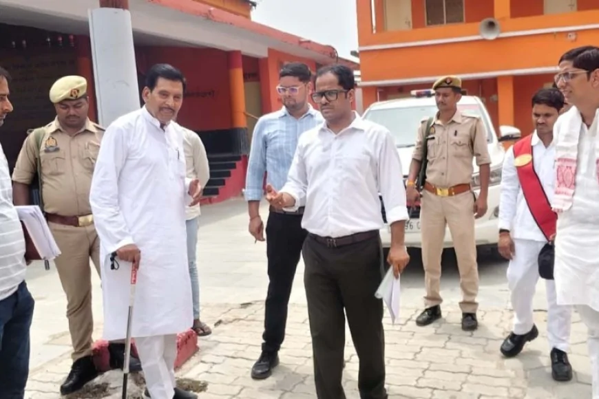 डीएम ने रामायण मेला हॉल के सौन्दर्यीकरण का किया निरीक्षण