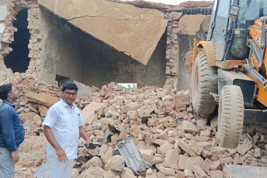 ध्वस्त कराया गया अंग्रेजों के जमाने का जर्जर डाक बंगला