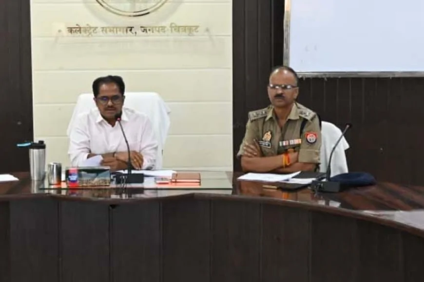 मासिक सड़क सुरक्षा समिति की बैठक कर डीएम-एसपी ने सुधार के दिए निर्देश