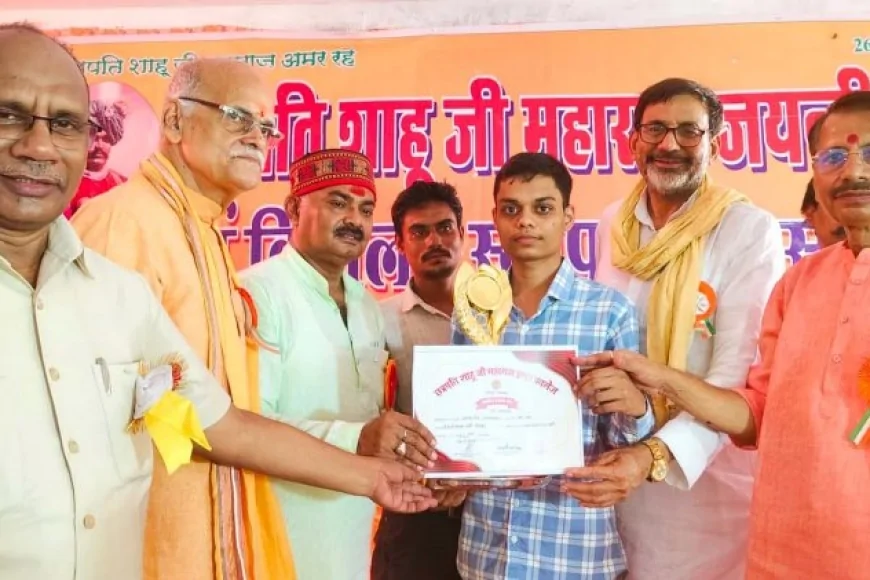 रगौली इंटर कॉलेज में धूमधाम से मनाई गई छत्रपति शाहू जी महाराज की जयंती