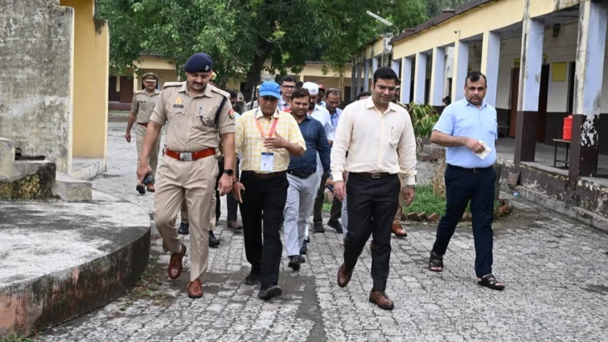 UPTET-2026 परीक्षा का डीएम-एसपी ने किया निरीक्षण, निष्पक्ष व शांतिपूर्ण आयोजन के दिए निर्देश