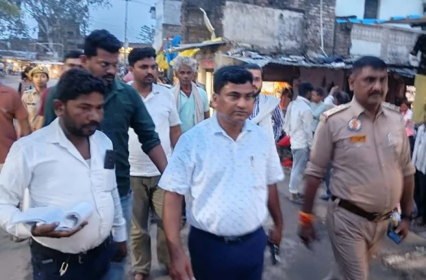 पॉलिथीन के खिलाफ दुकानों पर एसडीएम ने की छापेमारी