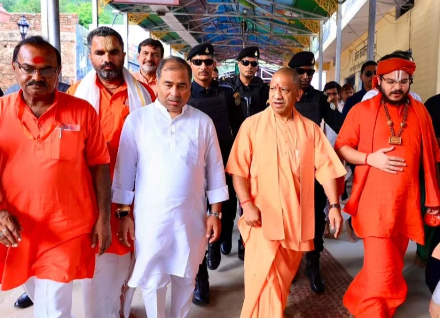 सीएम ने कामदगिरि की परिक्रमा कर की भगवान कामतानाथ की महाआरती