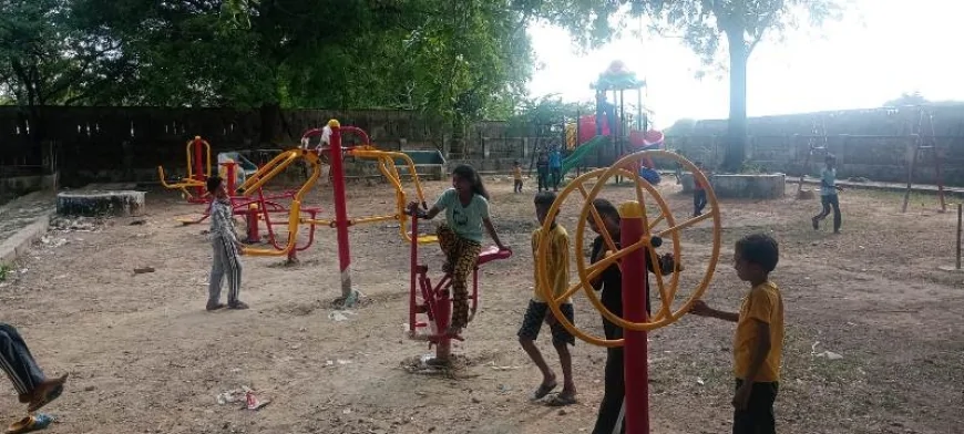 क्षेत्र पंचायत ने कराया पार्क का सुंदरीकरण, बच्चों के लिए लगे खेल उपकरण