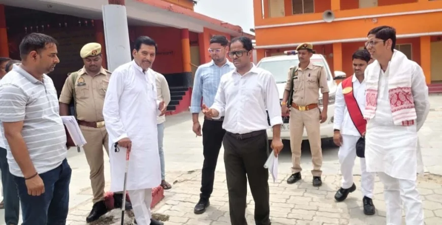 डीएम ने रामायण मेला हॉल के सौन्दर्यीकरण का किया निरीक्षण