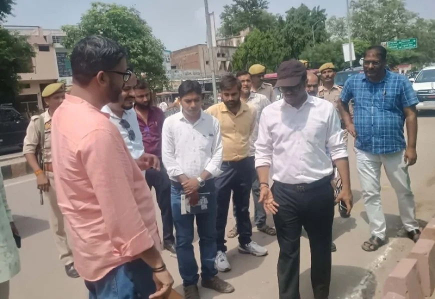 डीएम पुलकित गर्ग धनुष चौराहा से पटेल तिराहा मार्ग चौड़ीकरण का किया निरीक्षण