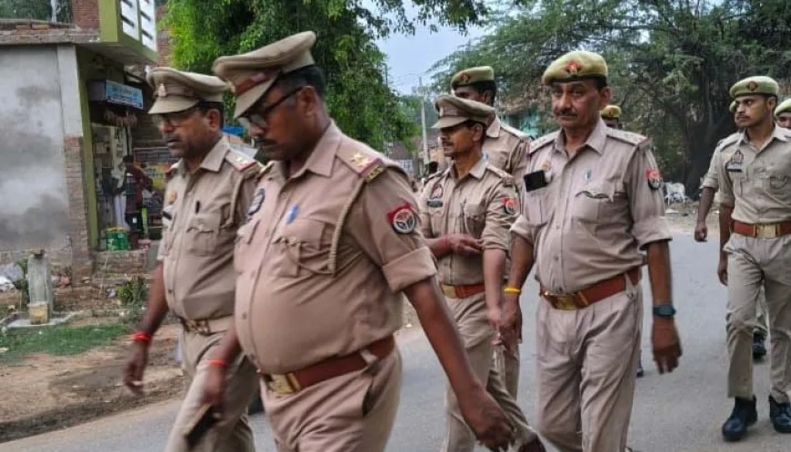 भीड़ वाले स्थानों पर पुलिस टीमो ने किया पैदल गश्त