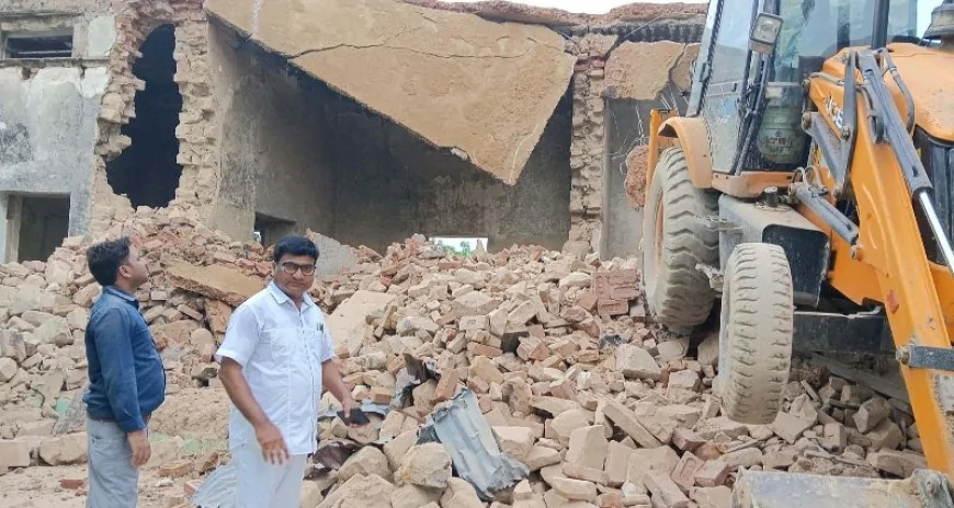 ध्वस्त कराया गया अंग्रेजों के जमाने का जर्जर डाक बंगला
