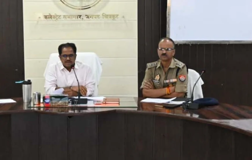 मासिक सड़क सुरक्षा समिति की बैठक कर डीएम-एसपी ने सुधार के दिए निर्देश