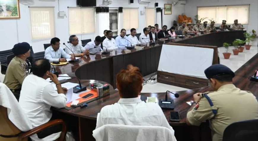 कानून व्यवस्था सुदृढ़, अपराधियों के विरुद्ध प्रभावी कार्रवाई करें अधिकारी: डीएम