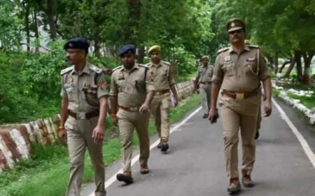 एसपी ने परेड की सलामी लेकर किया निरीक्षण