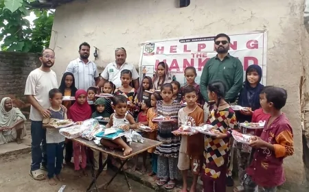 जरूरतमंद बच्चों को मिली शिक्षा की नई उड़ान, हेल्पिंग द मैनकाइंड फाउंडेशन ने बांटी शैक्षणिक सामग्री