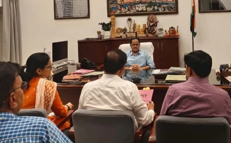 बाउंड्री वॉल के ऊपर कंसल्टीना वायर लगाकर विद्यालय परिसर को बनायें सुरक्षित : डीएम