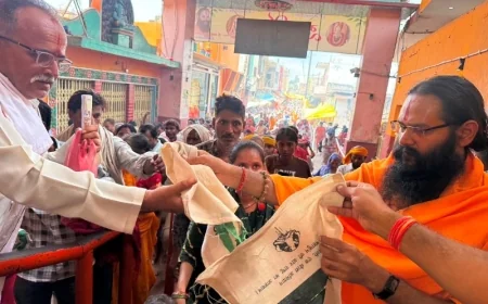 प्लास्टिक मुक्त चित्रकूट बनाने को बांटे गए कपड़े के झोले