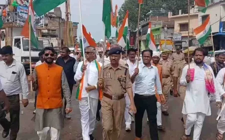 तिरंगा यात्रा का भव्य आयोजन, शहीद स्मारक पर किया गया माल्यार्पण