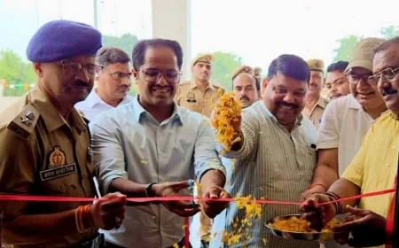 नवनिर्मित उपनिबंधक कार्यालय में लेखपत्रों के पंजीकरण कार्य का डीएम ने किया शुभारंभ