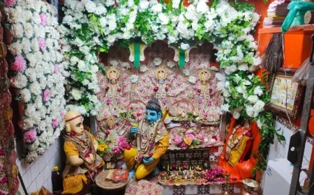 रामघाट स्थित तुलसी गुफा में धूमधाम से मनाई गई गोस्वामी तुलसीदास की जयंती