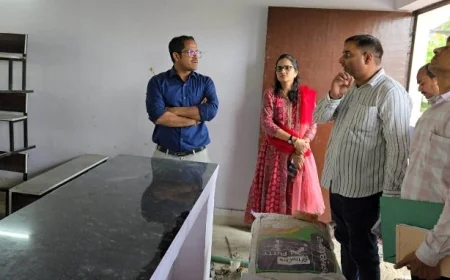 डीएम ने सीएम अभ्युदय कंपोजिट विद्यालय एवं इंग्लिश मीडियम स्कूल का किया निरीक्षण
