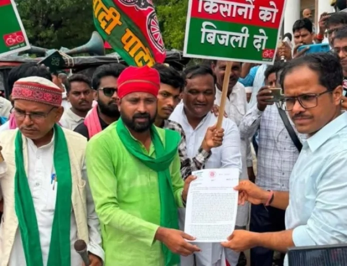 सदर विधायक ने चरमराई बिजली व्यवस्था को लेकर दिया ज्ञापन