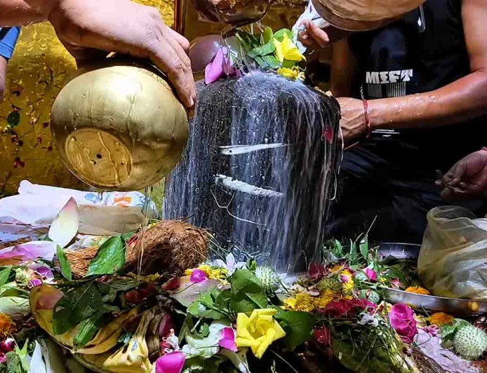 सावन के पहले सोमवार पर बामदेवेश्वर मंदिर में उमड़ा आस्था का सैलाब, श्रद्धालुओं ने किया जलाभिषेक