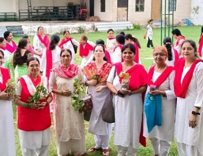 महिला पतंजलि योग समिति ने मनाया आचार्य बालकृष्ण का जन्मदिन