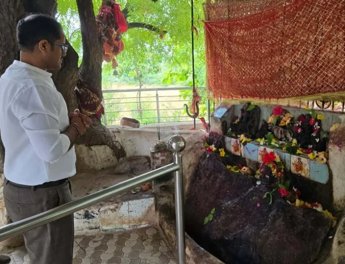 वंदन योजना के विकास कार्यों का डीएम ने लिया जायजा