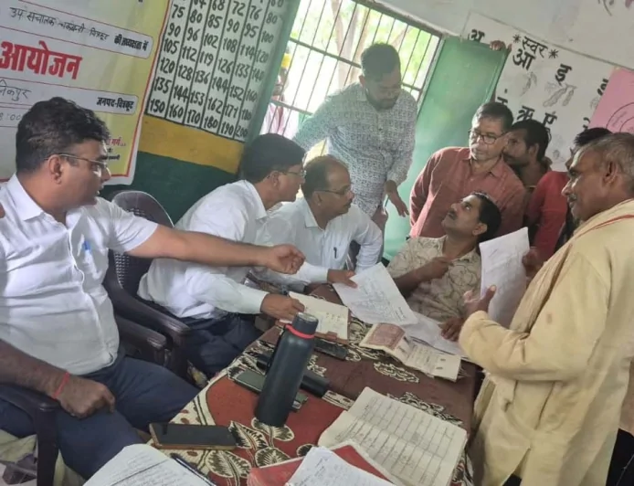 चकबन्दी ग्राम चौपाल में 26 शिकायतों का निस्तारण