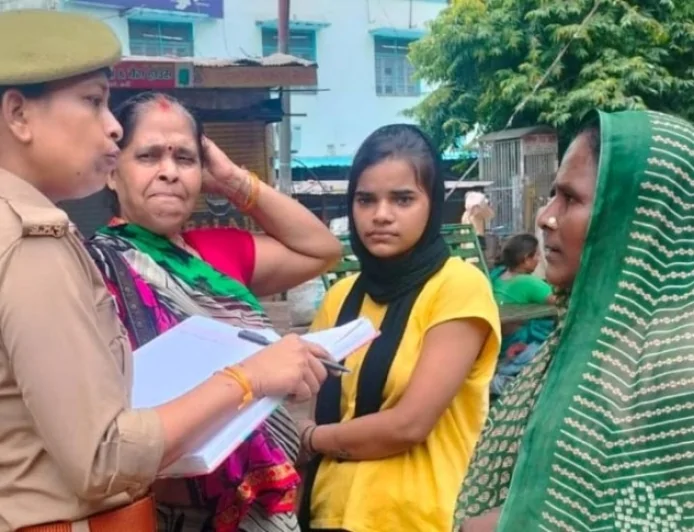 बहू-बेटी सम्मेलन कर एंटी रोमियो टीमों ने किया जागरुक
