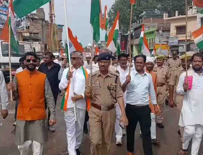 तिरंगा यात्रा का भव्य आयोजन, शहीद स्मारक पर किया गया माल्यार्पण
