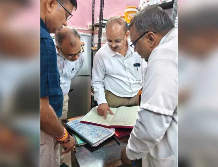 सीएचसी मानिकपुर का निरीक्षण कर सीएमओ ने स्वास्थ्य सेवाओं का लिया जायजा