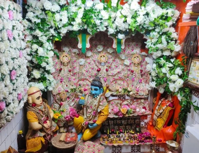 रामघाट स्थित तुलसी गुफा में धूमधाम से मनाई गई गोस्वामी तुलसीदास की जयंती