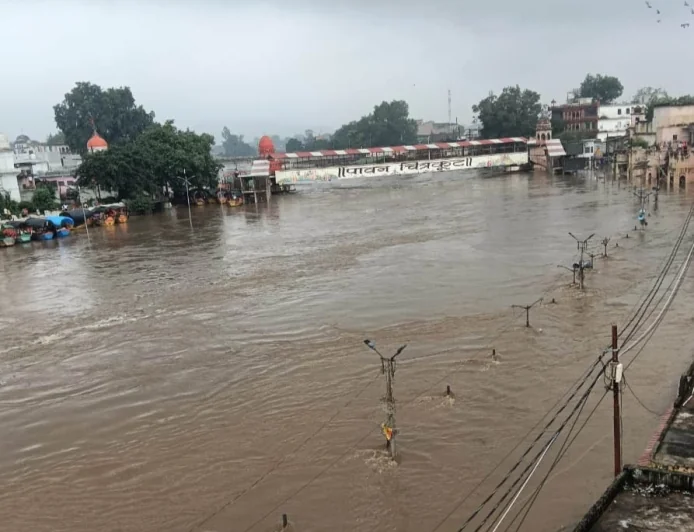 चित्रकूट में मंदाकिनी उफानाई, रामघाट पर हाईअलर्ट