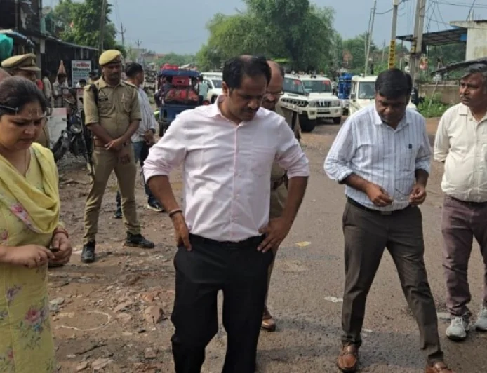 डीएम-एसपी ने सुरक्षा व्यवस्था का लिया जायजा