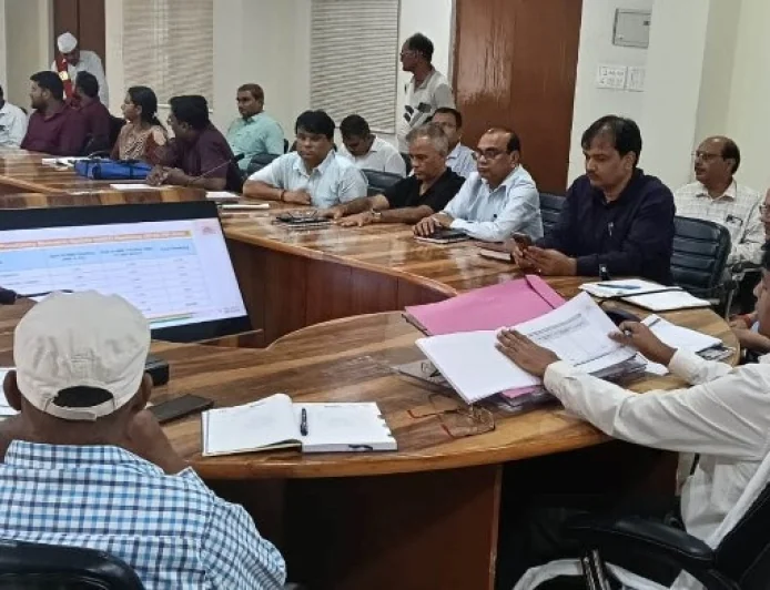 सुचारू रूप से चलने चाहिए आधार केन्द्र : सीडीओ