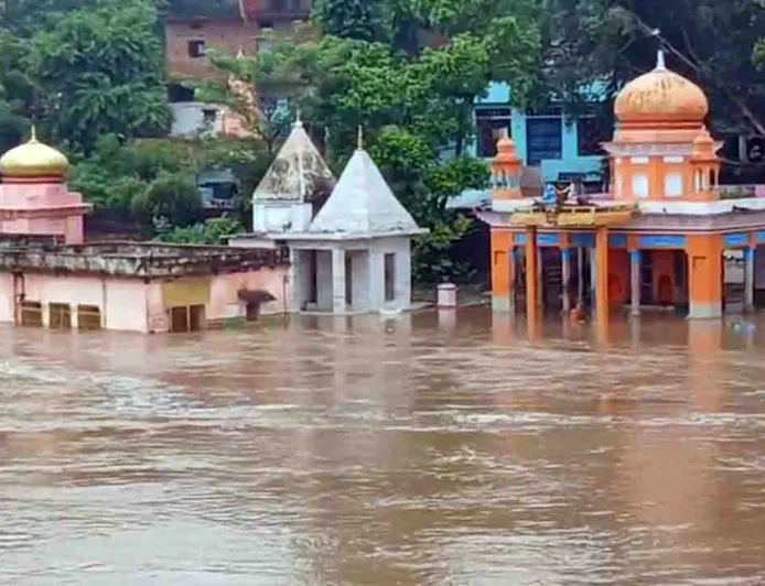 लगातार हुई बारिश से बाढ़ का कहर, चहुंओर दिखा तबाही का मंजर