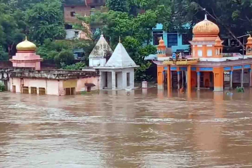 लगातार हुई बारिश से बाढ़ का कहर, चहुंओर दिखा तबाही का मंजर