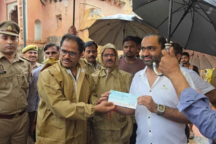 जिलाधिकारी एवं पुलिस अधीक्षक ने रामघाट पहुंचकर बाढ़ की स्थिति का लिया जायजा