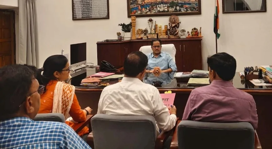 बाउंड्री वॉल के ऊपर कंसल्टीना वायर लगाकर विद्यालय परिसर को बनायें सुरक्षित : डीएम