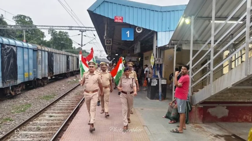स्वतंत्रता दिवस के मद्देनजर बांदा रेलवे स्टेशन पर चला तिरंगा अभियान