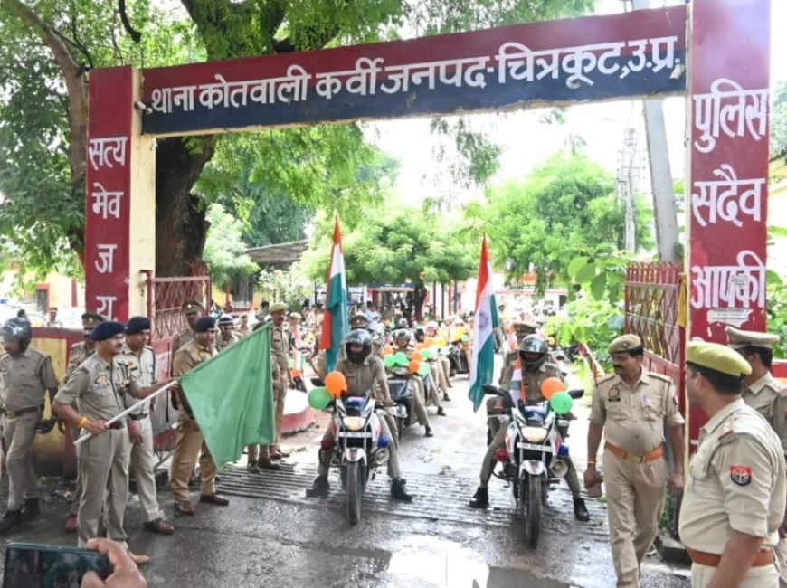स्वतंत्रता दिवस की पूर्व संध्या पर पुलिस ने निकाली तिरंगा बाइक रैली