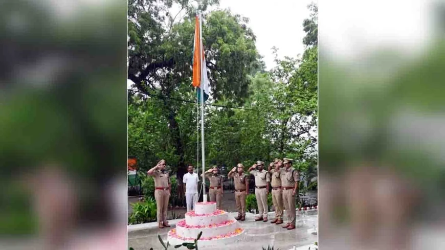 तिरंगे की शान में रंगा बाँदा पुलिस लाइन, वीर शहीदों को किया नमन