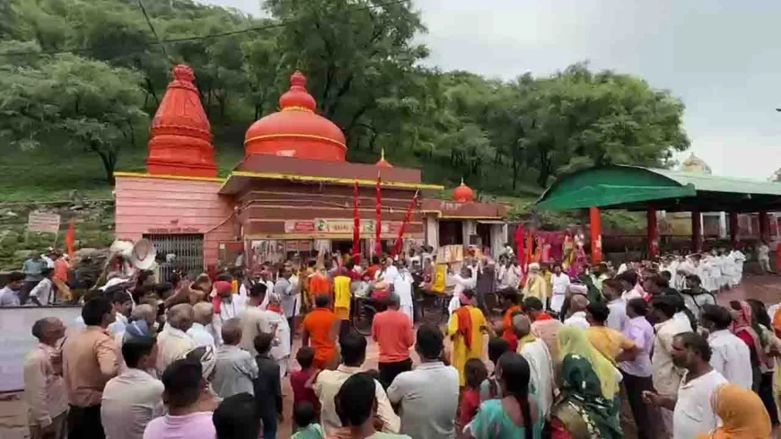धूमधाम से मनाई गई गोस्वामी तुलसीदास की जयंती, निकली भव्य शोभायात्रा