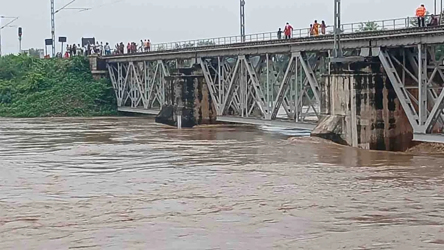 मंदाकिनी नदी ने दिखाया प्रलयंकारी रूप, टूटा रिकार्ड