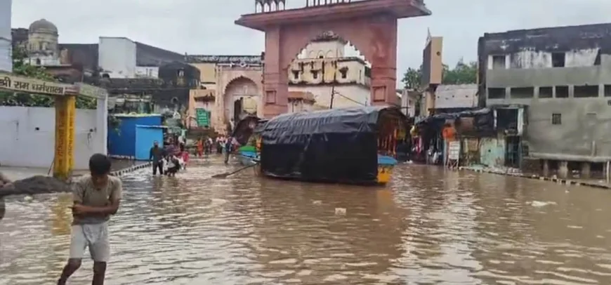 खतरे के निशान से 6.2 मीटर ऊपर मंदाकिनी, रामघाट जलमग्न, चार बस्तियों में घुसा बाढ़ का पानी
