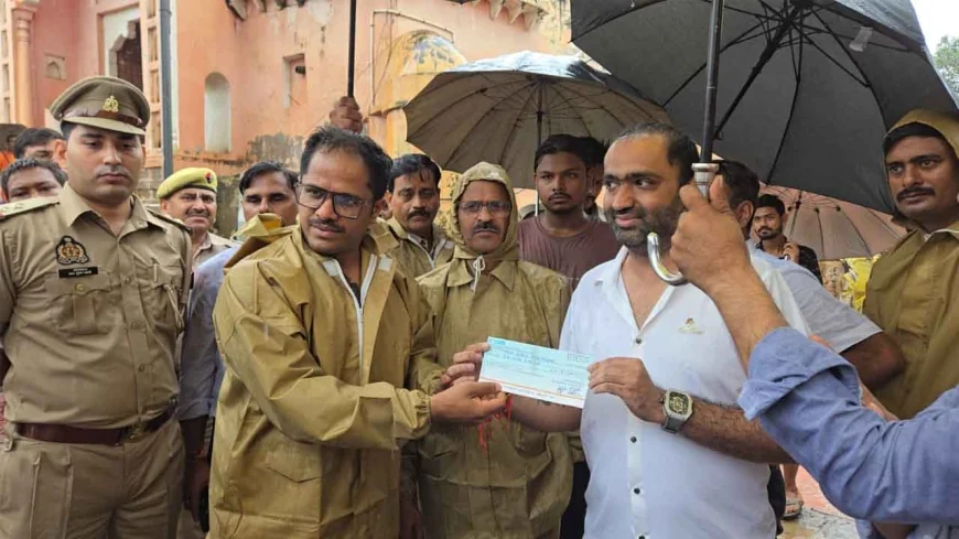 जिलाधिकारी एवं पुलिस अधीक्षक ने रामघाट पहुंचकर बाढ़ की स्थिति का लिया जायजा