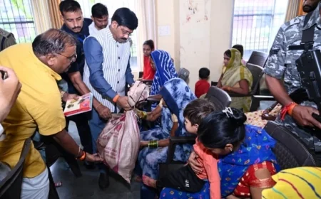 प्रभारी मंत्री ने बाढ़ प्रभावित क्षेत्रों का किया निरीक्षण