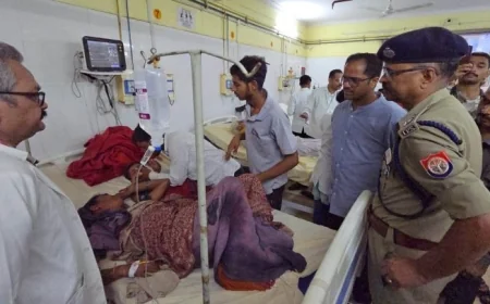 जिला अस्पताल पहुंच डीएम-एसपी ने घायलों का जाना हाल